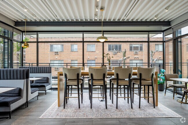 Sala del club - 1717 Evanston