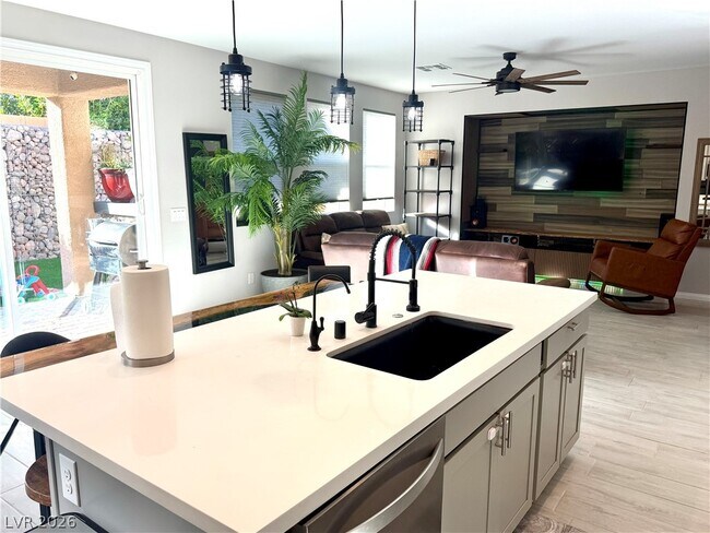 Foto del edificio - 8067 Tank Loop St