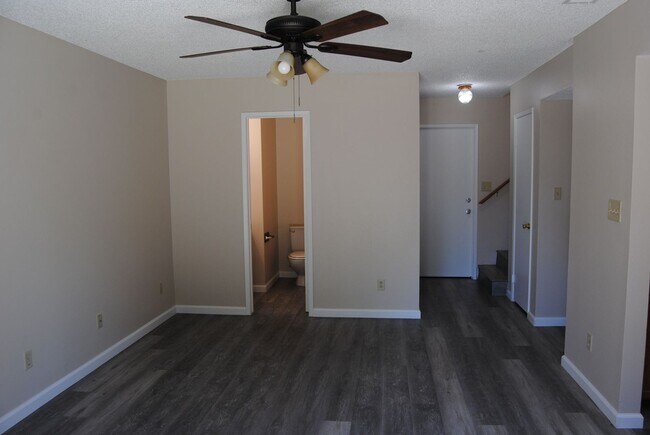 Foto del edificio - 4620 Gorbett Ln