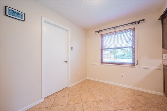 Building Photo - 9202 Benning Dr