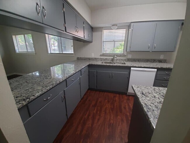 Beautiful lighting and clean lines. - 6450 Lontos