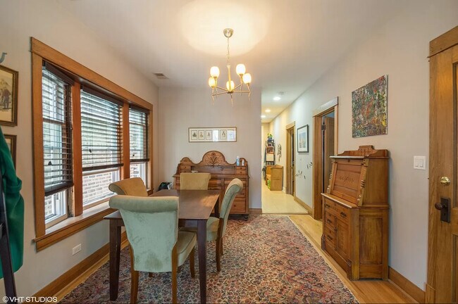 Foto del edificio - 2509 W Diversey Ave