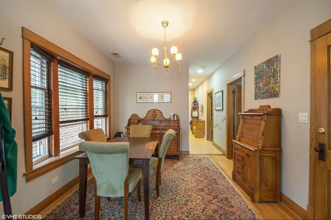 Building Photo - 2509 W Diversey Ave