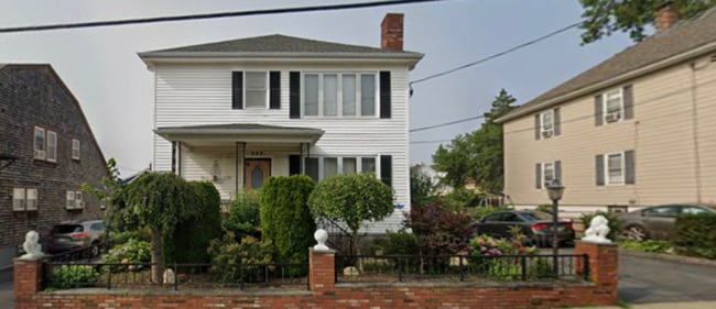 Building Photo - 686 Hicks St