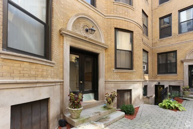 Building Photo - 1219 N Dearborn St