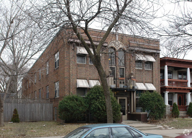 Building Photo - 2621 Pillsbury Ave