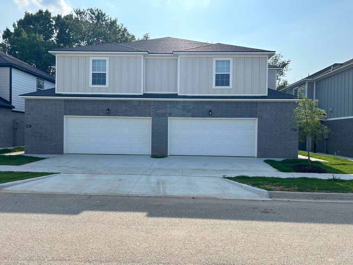 Foto principal - 915 S Benchmark Ln