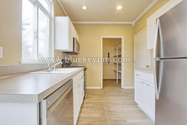 Building Photo - 3 Bed, 2.5 Baths Home Near Fisher's Landin...
