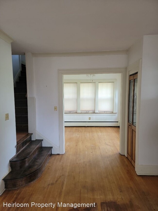 Building Photo - 4 br, 2 bath House - 2327 E. 4th St.