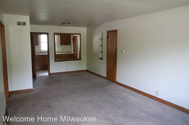 Building Photo - 3525 N 60th St