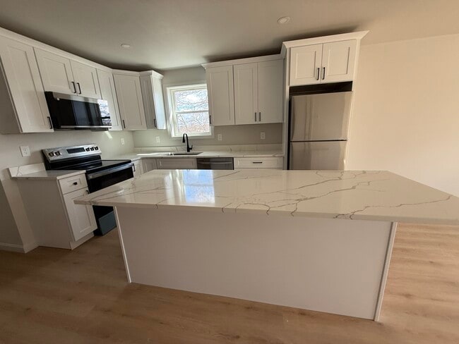 Building Photo - 119 Farm St