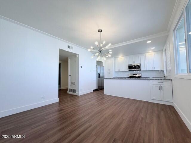 Foto del edificio - 6936 E 3rd St