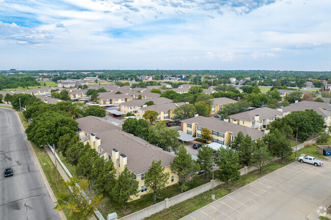 Foto del edificio - Eaglerock Village Apartments