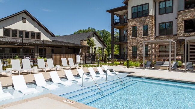 Piscina - Abberly Commons Apartment Homes