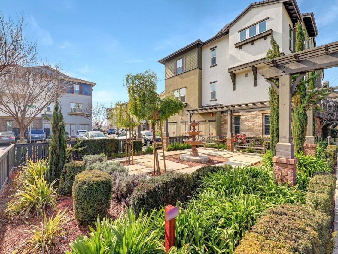 Foto principal - 4050 Kinsale St