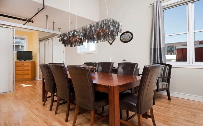 Building Photo - 2441 Broadway