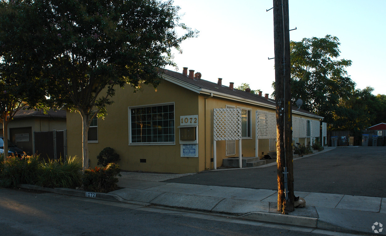 Primary Photo - 1072-1076 Luther Ave