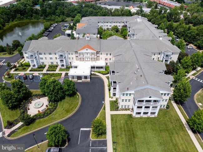 Building Photo - 170 Greentree Rd