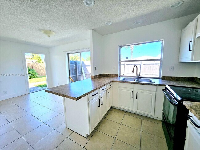 Foto del edificio - 3104 NW 3rd Ave