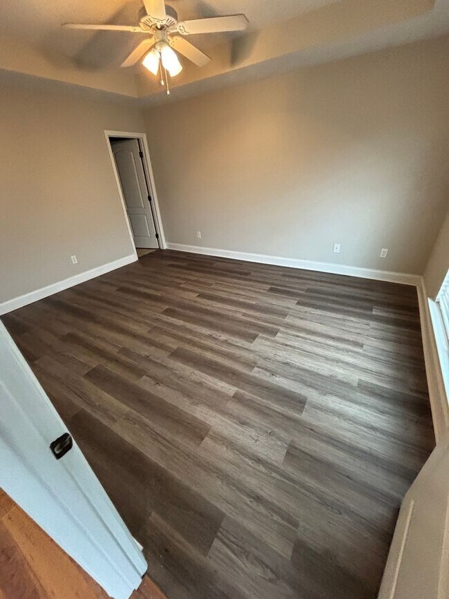 Building Photo - 945 Bryan Cir