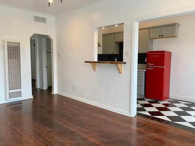 Building Photo - 974 S Catalina St
