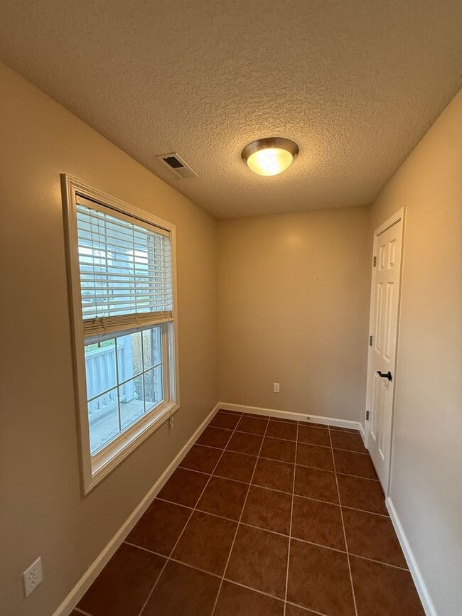 Building Photo - 3929 Stanton Hall Pkwy