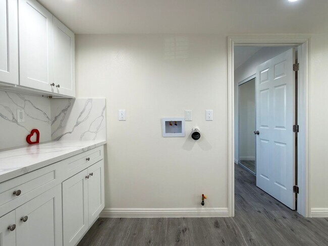 Foto del edificio - 5970 Locust Ave