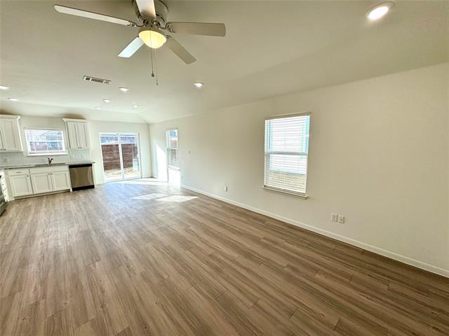 Foto del edificio - 4910 Dry Creek Rd