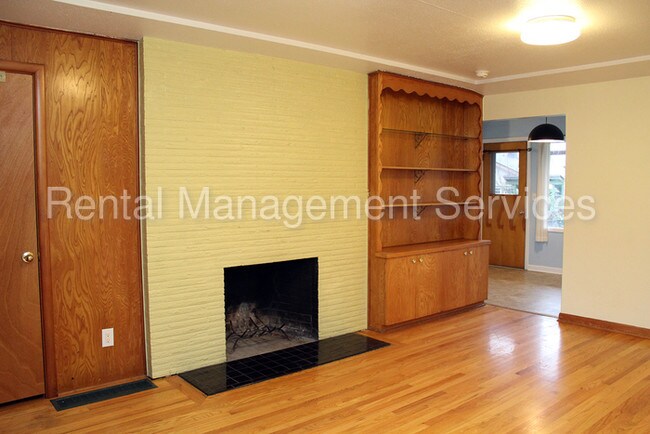 Building Photo - 5426 NE 38th Ave