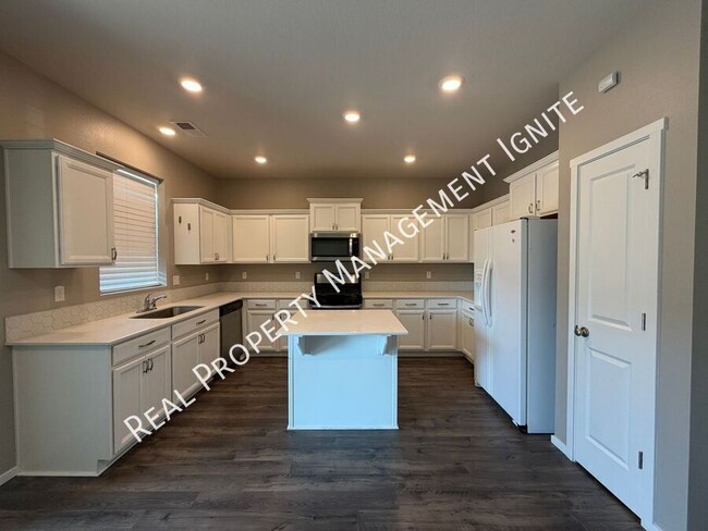 Building Photo - 1430 NW Upas Pl