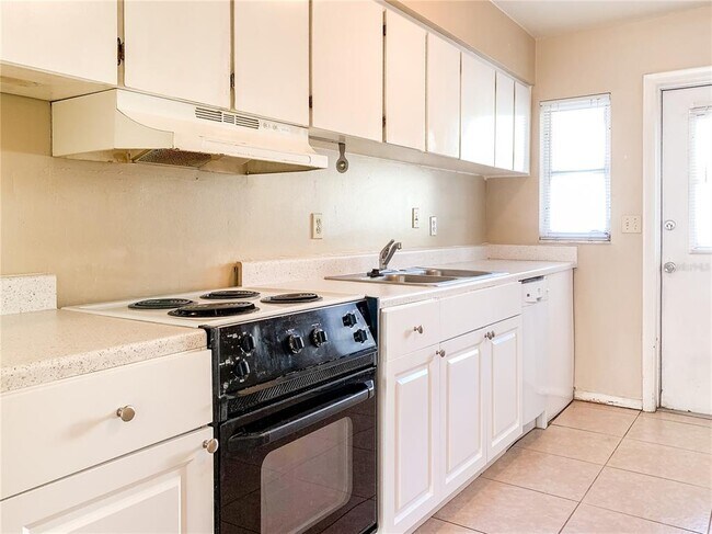 Foto del edificio - 3036 Fairway Ln