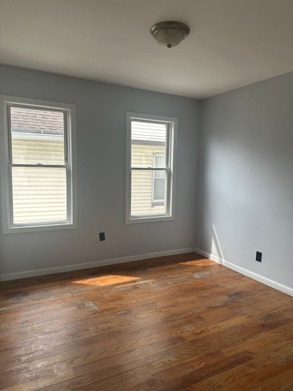 Foto del edificio - 220-222 Beardsley Street, 2nd Floor