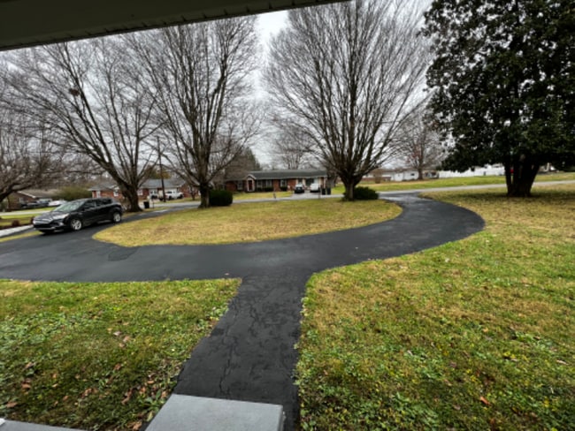 Building Photo - 911 Maplewood St