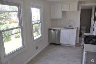 Building Photo - 138 Grove St