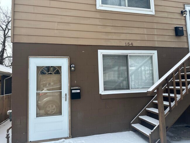 Building Photo - 154 Eddie St