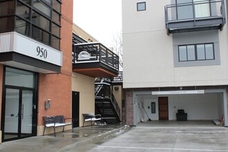 Building Photo - 950 Spruce St