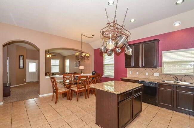 Foto del edificio - 6103 Grassy Haven Ln