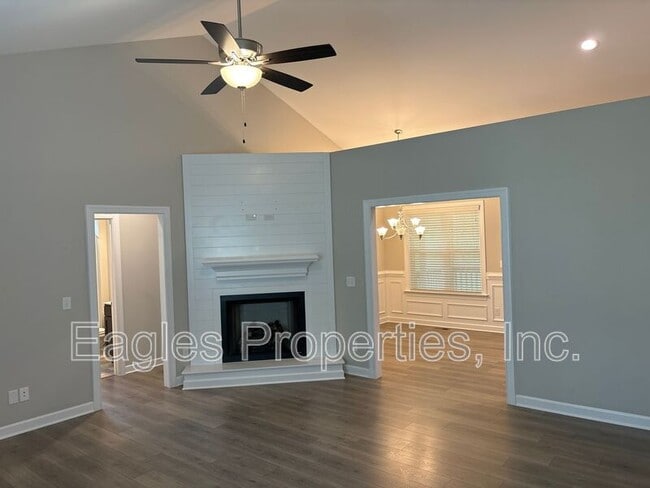Building Photo - 106 Hawk Pl