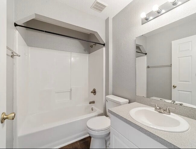 Building Photo - 6930 Bahia Rd