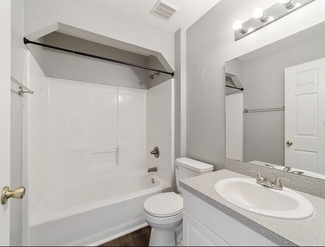 Foto del edificio - 6930 Bahia Rd