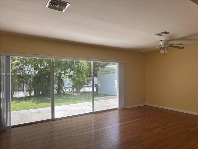 Foto del edificio - 5340 Orduna Dr