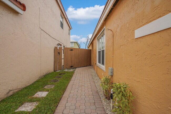 Foto del edificio - 3387 Chickee Ln
