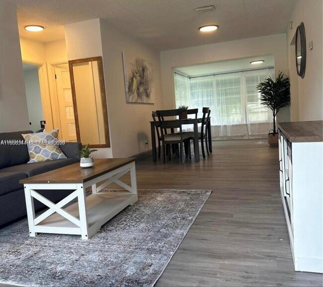 Foto del edificio - 2500 NE 181st St