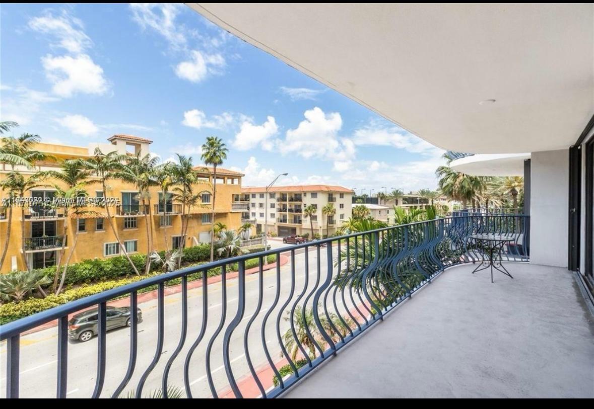 Foto del edificio - 8877 Collins Ave