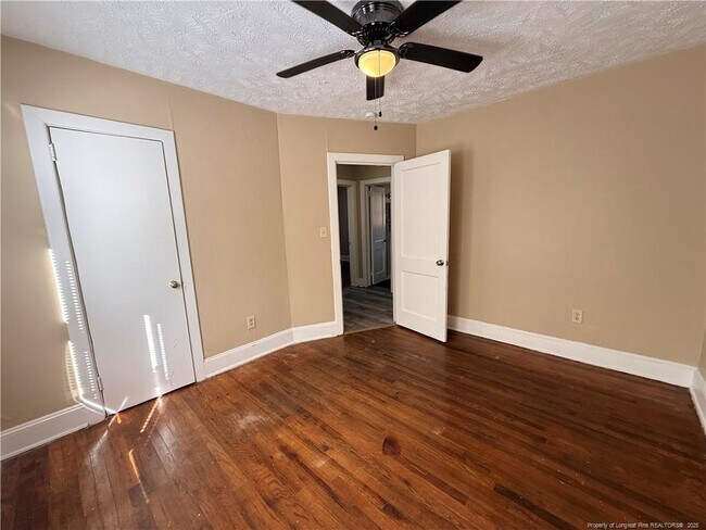 Building Photo - 1106 Clark St