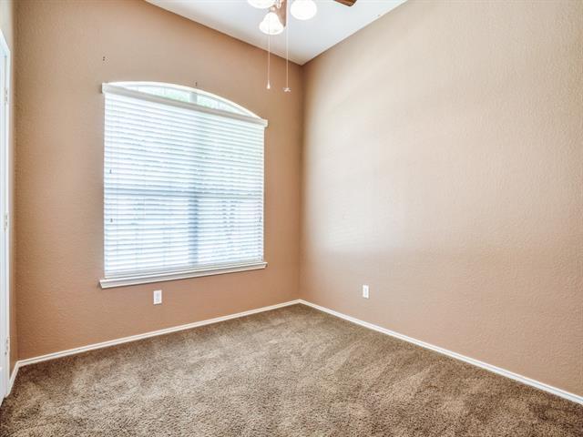 Foto del edificio - 5813 Pinyon Dr