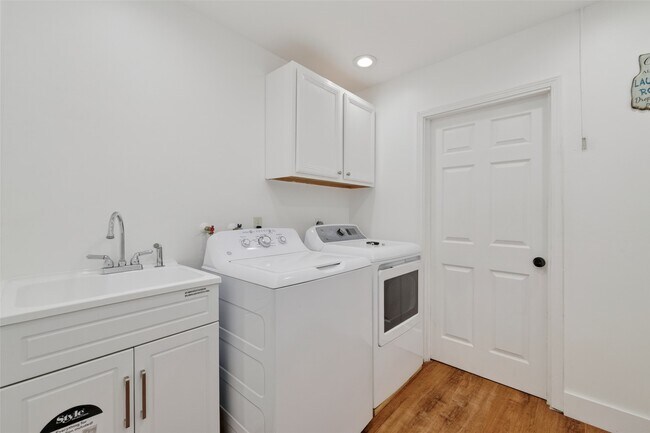 Foto del edificio - 7226 Skybright Ln