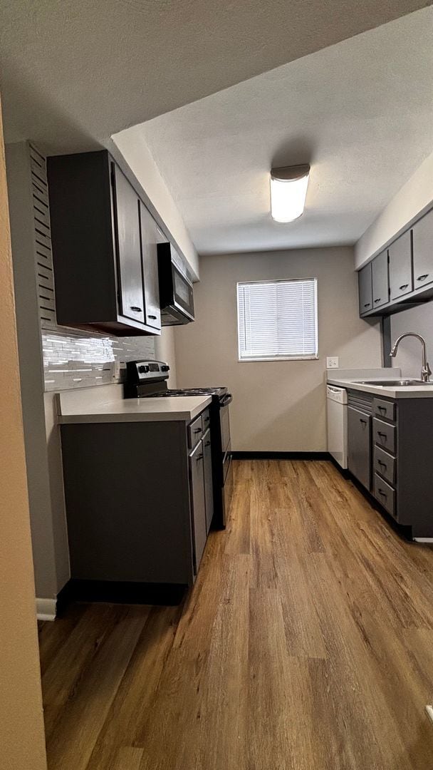 Interior Photo - 3805-3817 Briar Pl