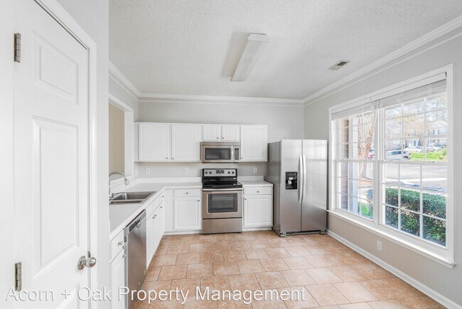 Building Photo - 3 br, 2.5 bath House - 502 Canyon Lake Circle