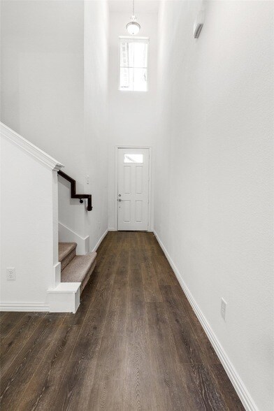 Foto del edificio - 2406 Ash Ln